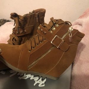 Heel booties
